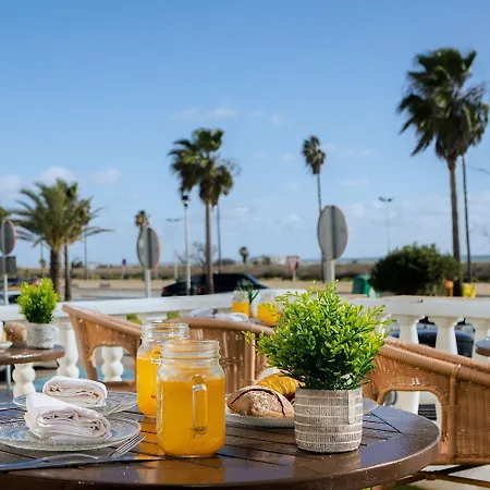 Hotel Playa Conil - Beachfront Studios & Suites-3